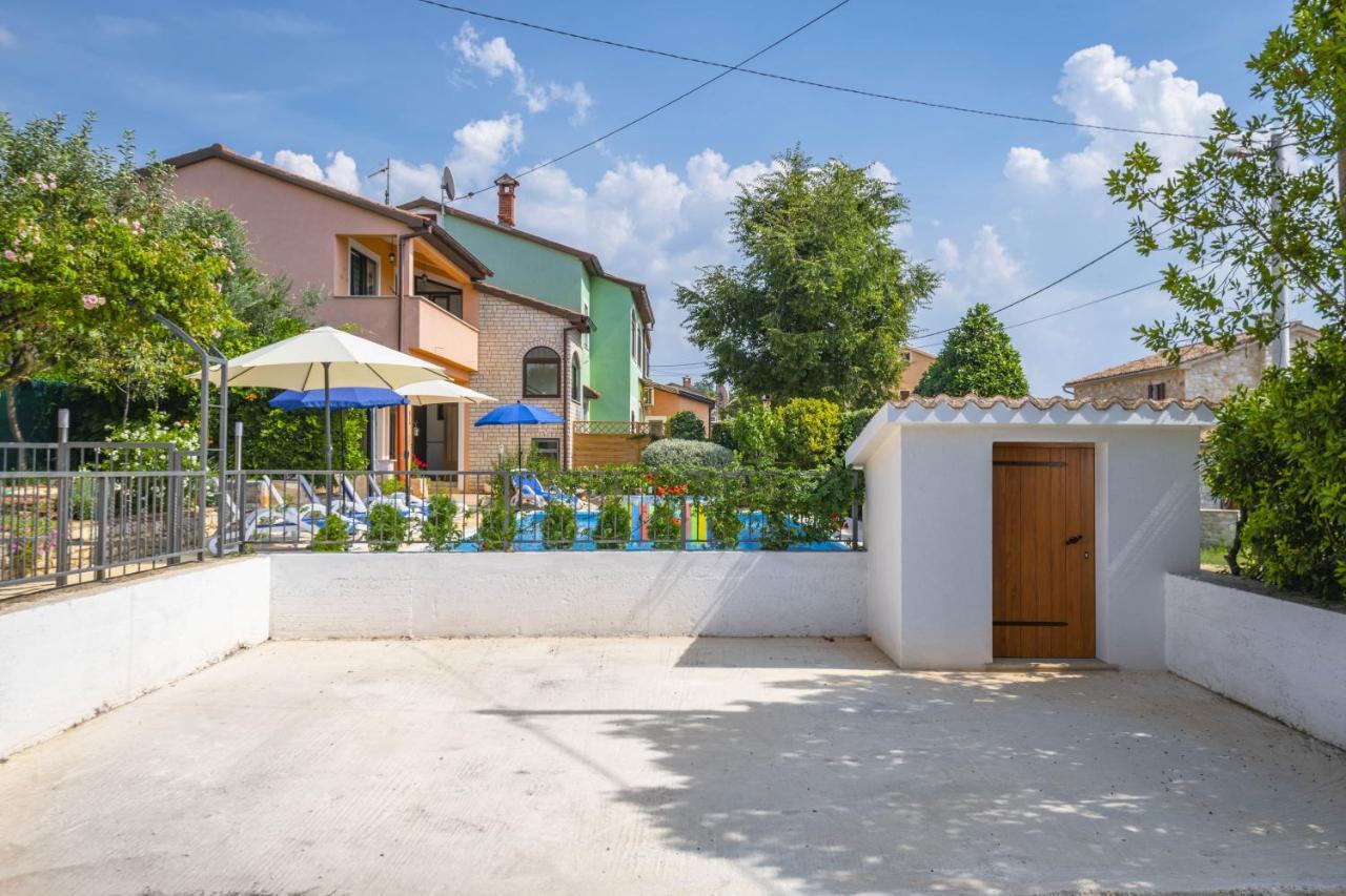 Villa Margerita With Private Pool, Yard And Parking Kaštelir 외부 사진