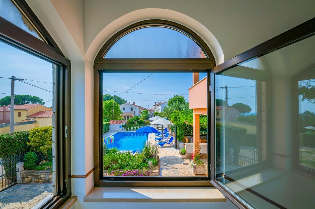 Villa Margerita With Private Pool, Yard And Parking Kaštelir 외부 사진