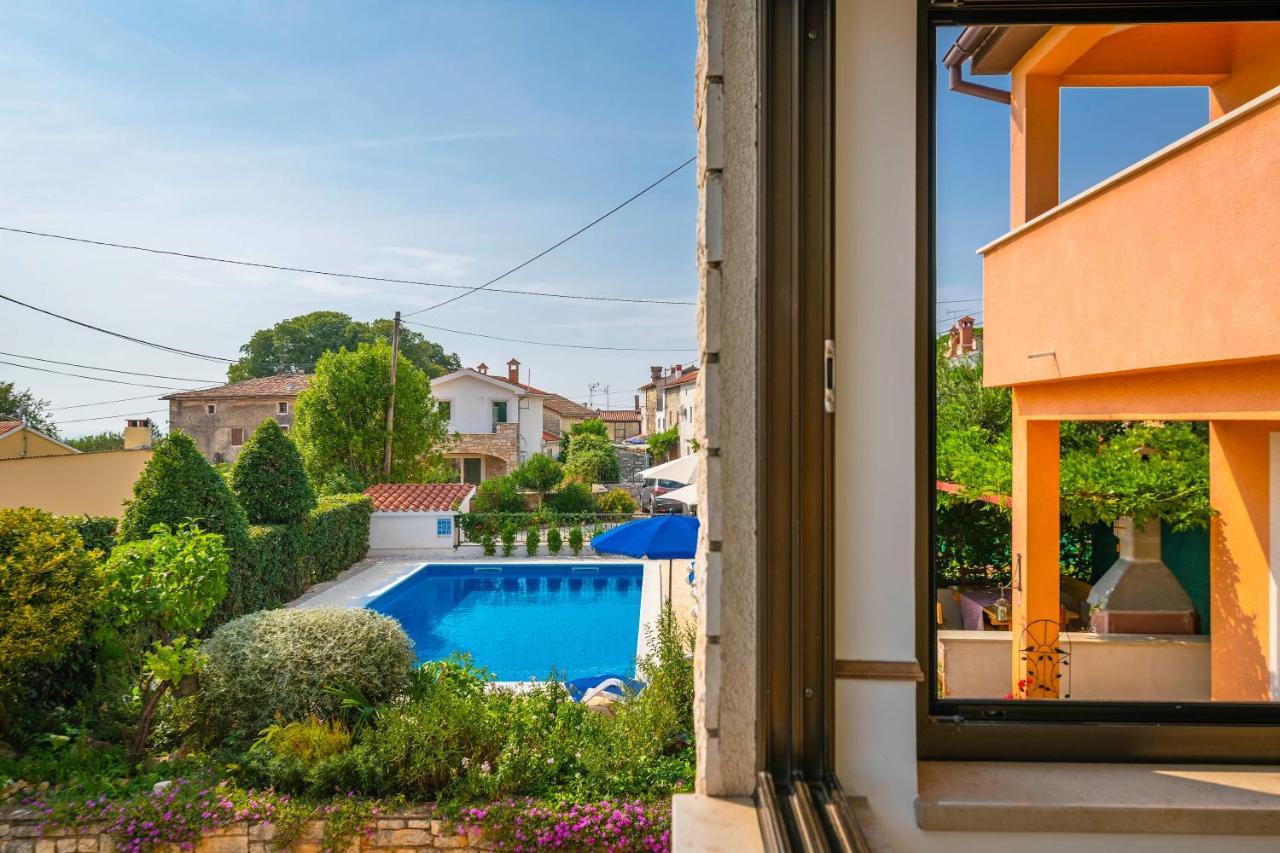 Villa Margerita With Private Pool, Yard And Parking Kaštelir 외부 사진