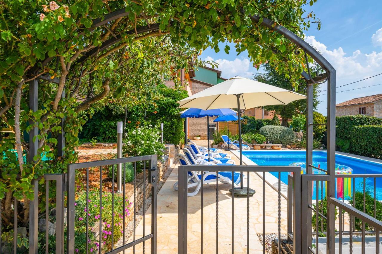 Villa Margerita With Private Pool, Yard And Parking Kaštelir 외부 사진
