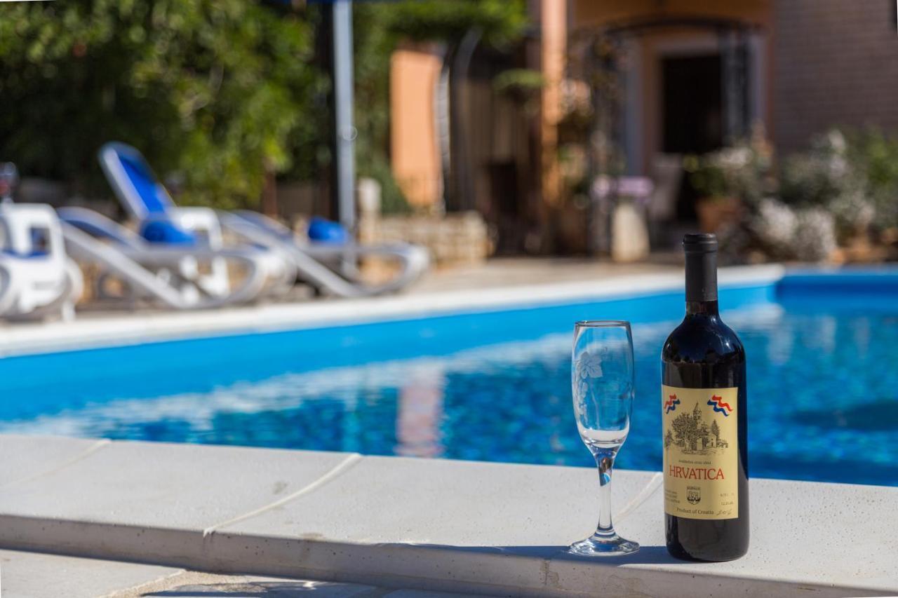 Villa Margerita With Private Pool, Yard And Parking Kaštelir 외부 사진